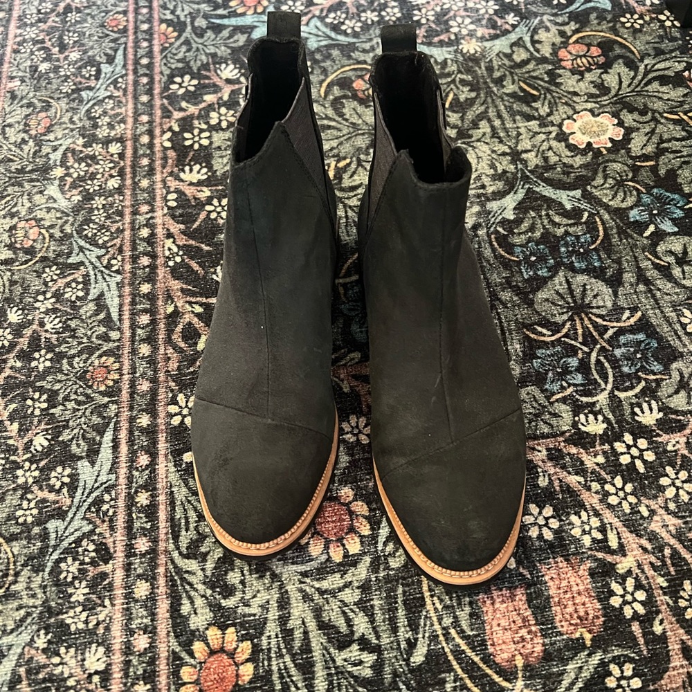 TOMS black boots - in excellent, like new, condition